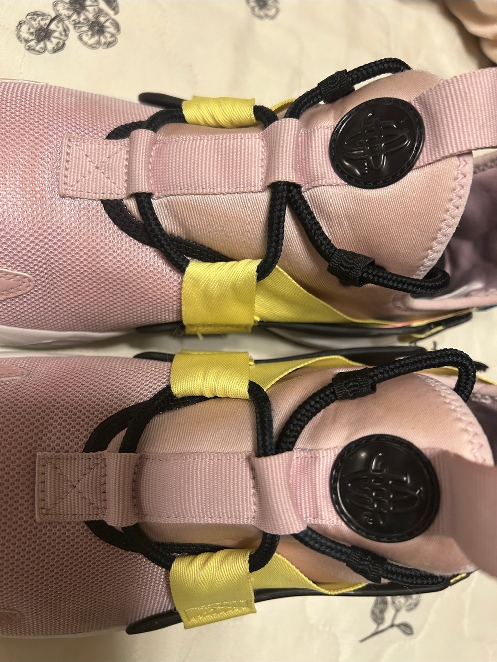 Nike Air Huarache city low plum chalk size 10 GUC - Picture 5 of 16